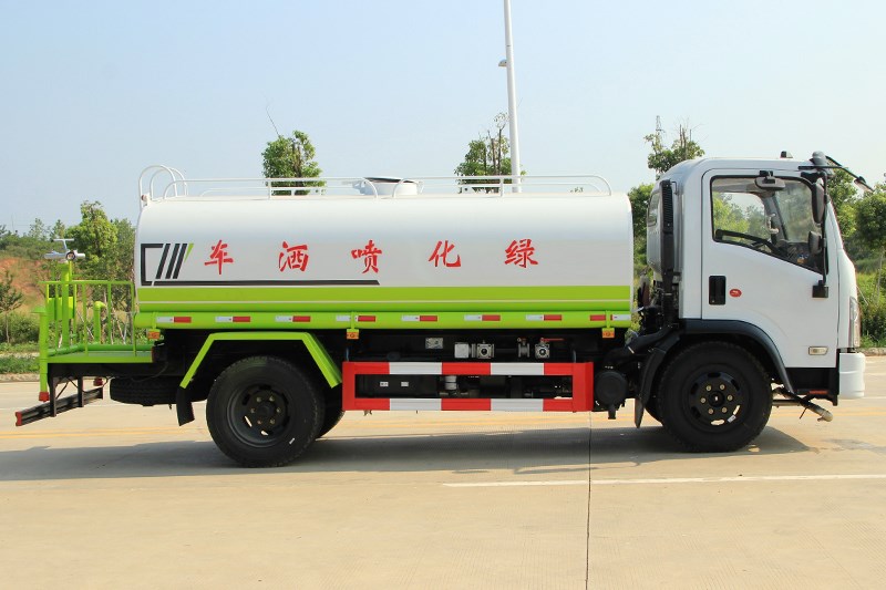 國(guó)六大福瑞卡9.2噸灑水車(chē)