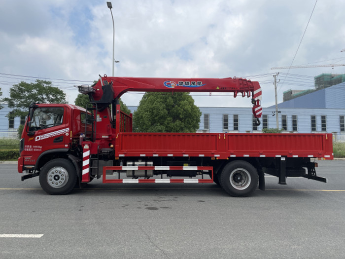 國(guó)六東風(fēng)暢行DV3單排 8噸隨車吊_隨車吊廠家